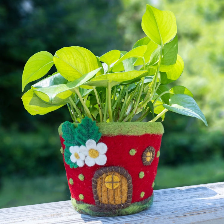 Strawberry Cottage Plant Pot